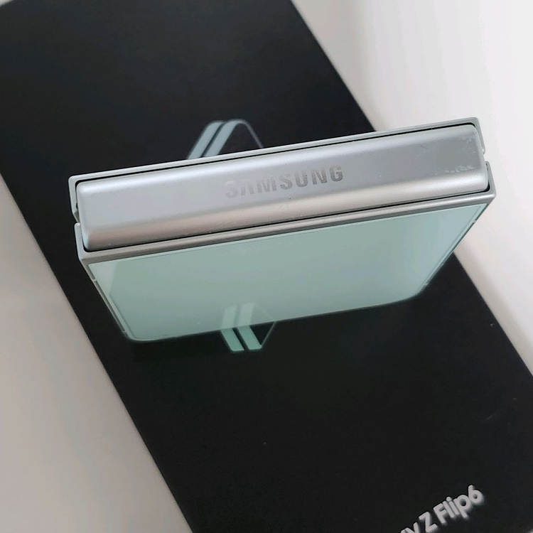 갤럭시 z플립6 민트 256GB 이미지