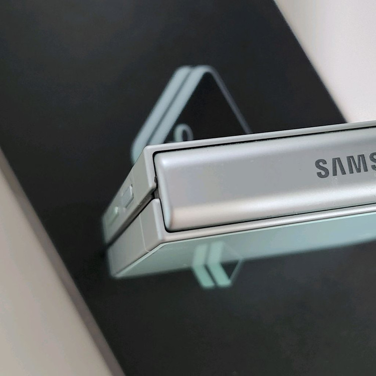 갤럭시 z플립6 민트 256GB 이미지