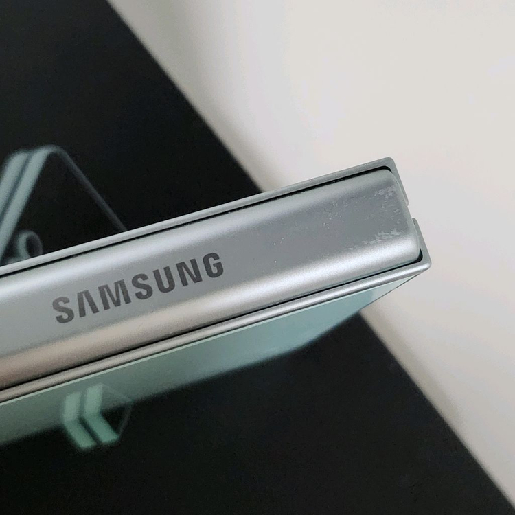 갤럭시 z플립6 민트 256GB 이미지