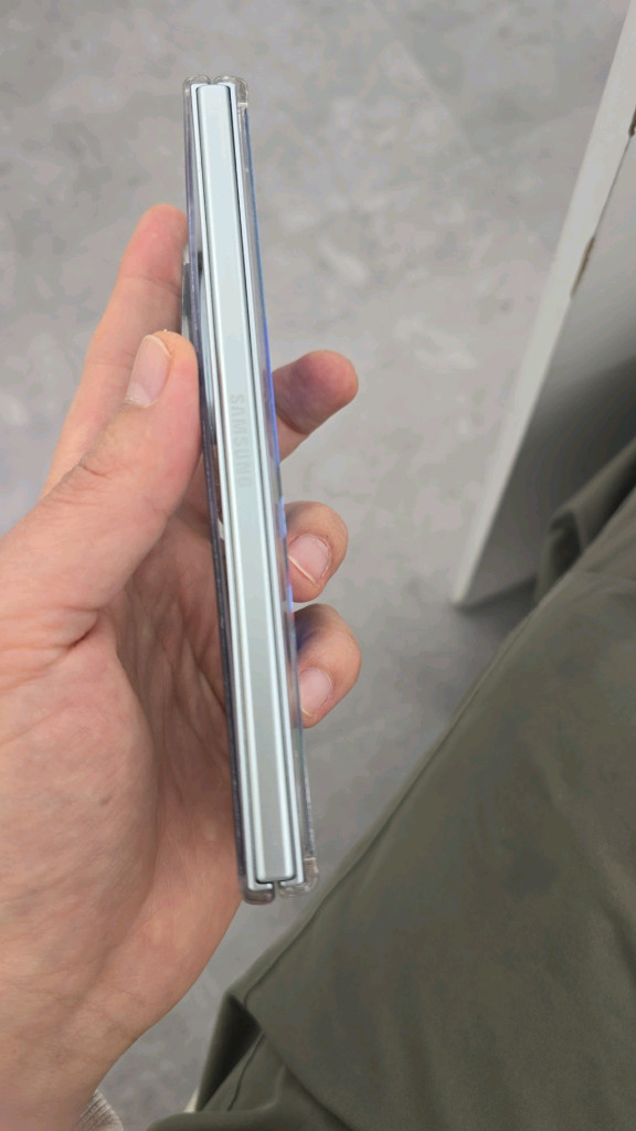 자급제 한정판 민트색 폴드7 512팝니다 이미지