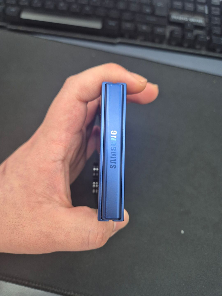 갤럭시 Z플립7 네이비 512G 이미지