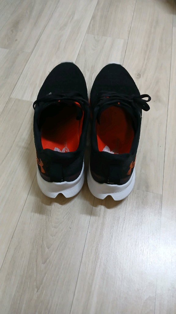 남성신발 언더아머 여름 경량 운동화 이미지