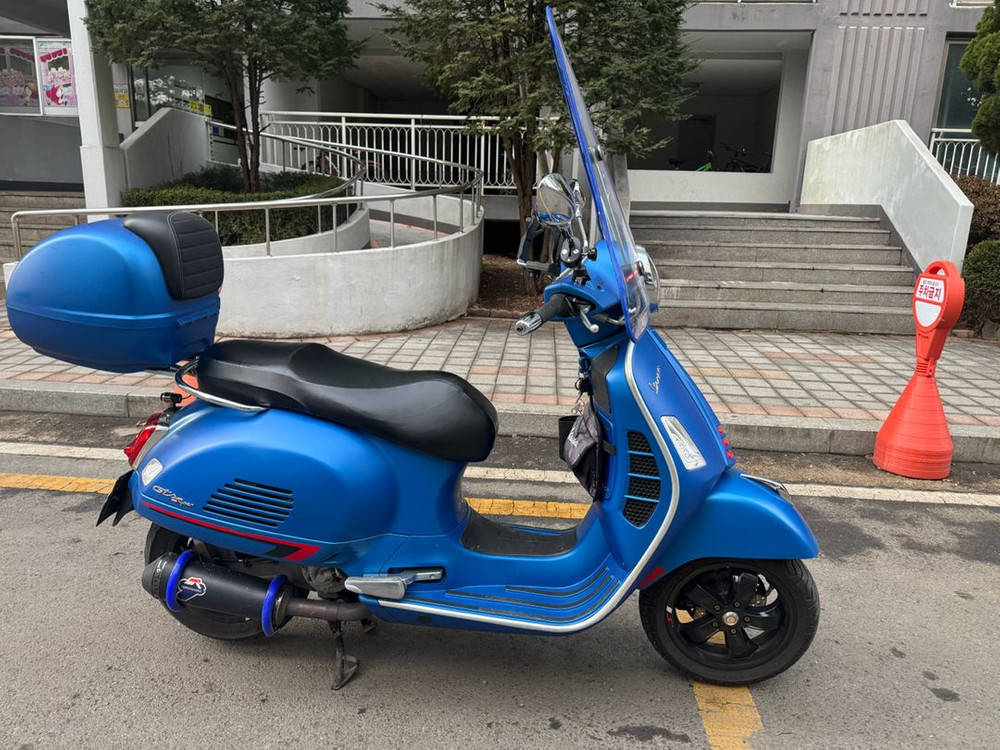 가격 인하 베스파 gts300 슈퍼테크 스포츠 맷블루 판매합니다. 이미지