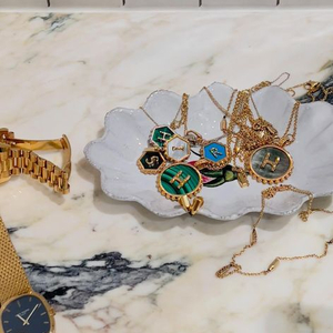 매니모어몽 김몽키 샐리손 원형 그린, 육각 화이트 목걸이 팔아요 이미지