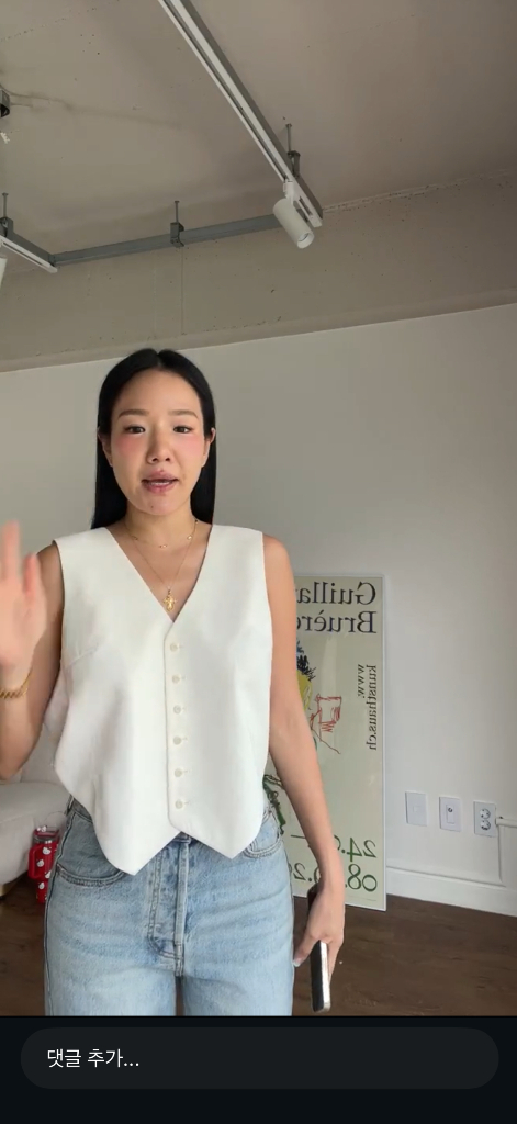 매니모어몽 정리해요2 작년 백드레이프베스트 화이트 색상 판매합니다. 이미지