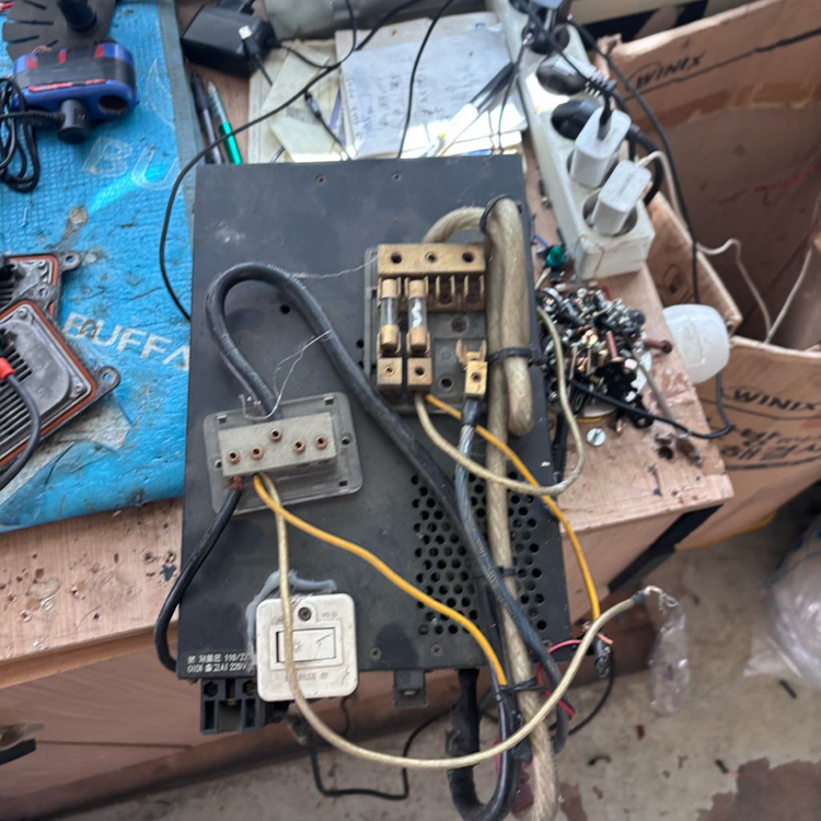 차량 배터리 충전 220v 12v 167 암페어 인버터 파워서플라이 이미지