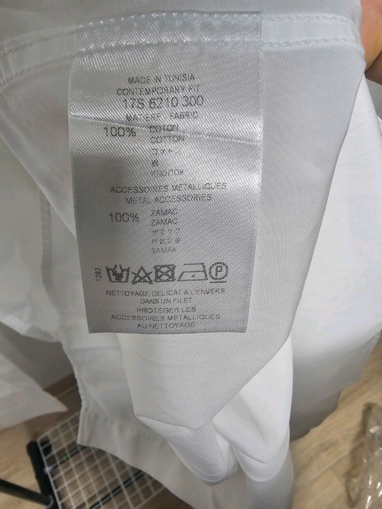 지방시 명작 스터드 셔츠 판매합니다. 이미지