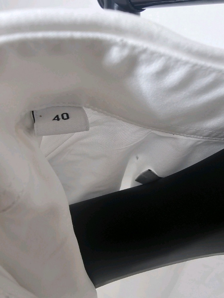 지방시 명작 스터드 셔츠 판매합니다. 이미지