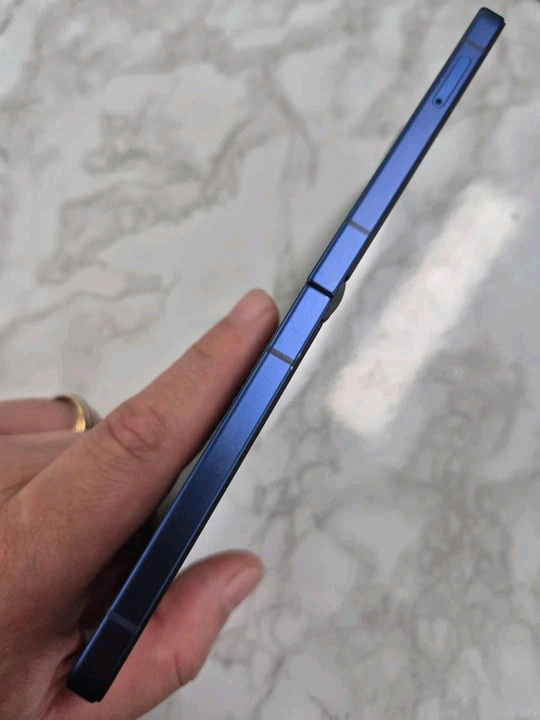 갤럭시 Z플립7 512GB 네이비 팔아요 이미지