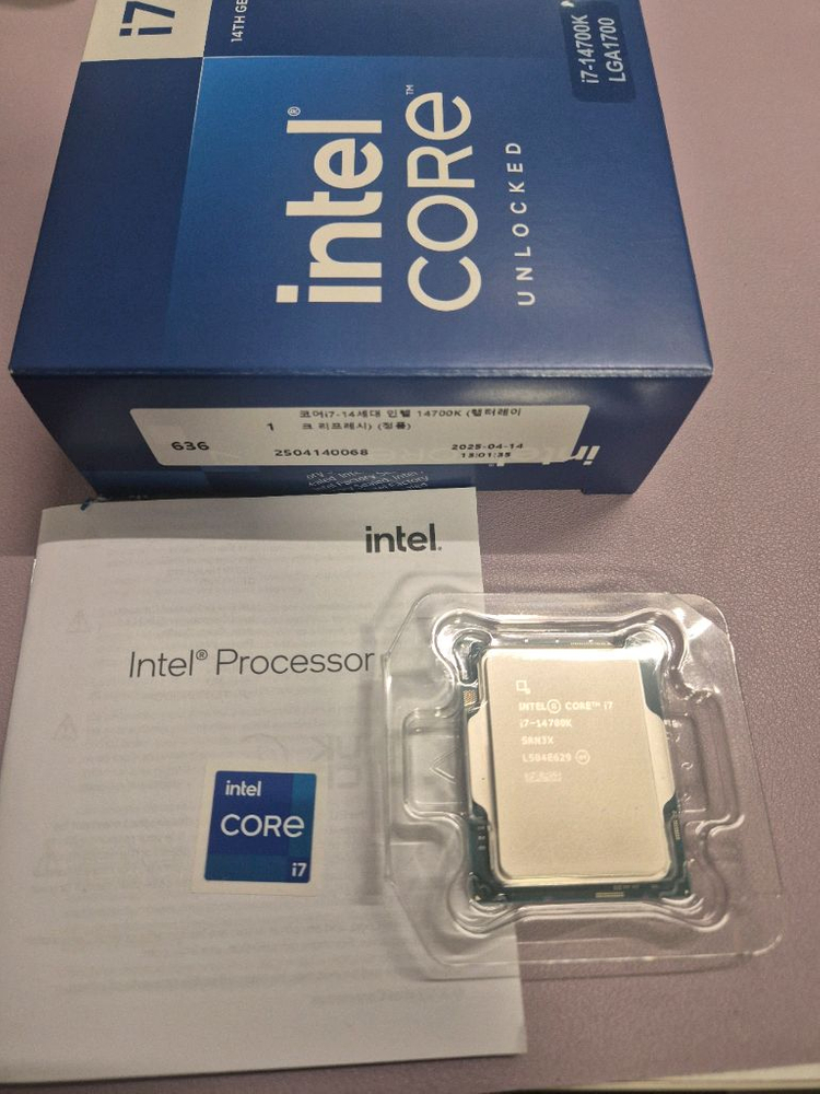 인텔 코어 i7-14700K CPU 이미지