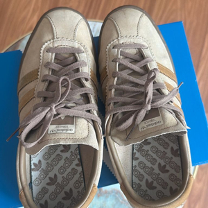 아디다스 토바코 팬톤 메사 브라운 신발 이미지