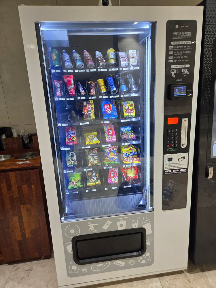 커피와 음료용 자판기 세트 총 2대 1대 각각, 일괄 협의 가능합니다. 이미지