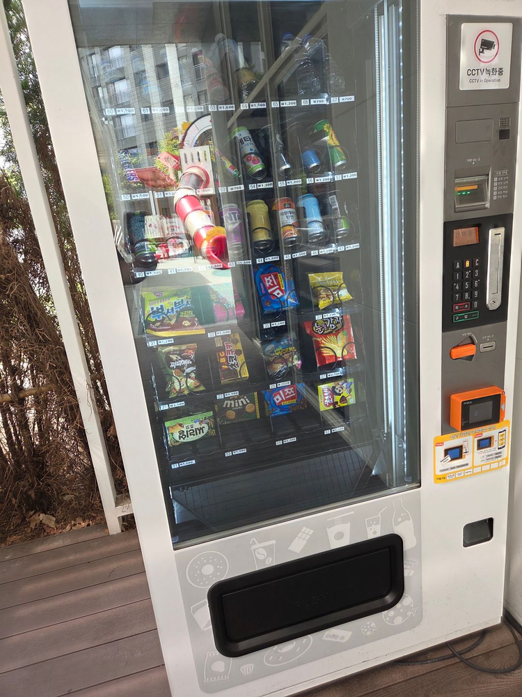 커피와 음료용 자판기 세트 총 2대 1대 각각, 일괄 협의 가능합니다. 이미지