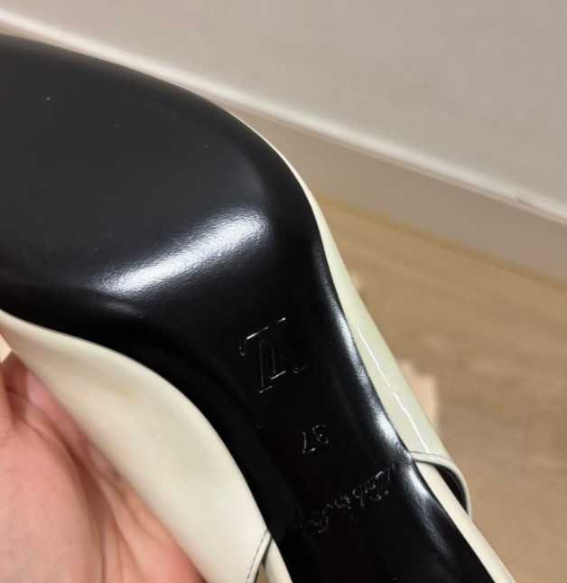 [정품] 루이비통 LV 인사이더 슬링백 펌프스 이미지