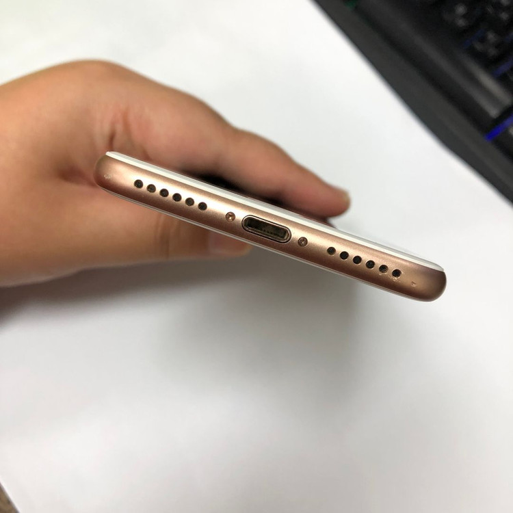 아이폰8 64GB 골드 중고폰 배터리100% 사진폰 인스타 카메라폰 레트로감성 094223 이미지