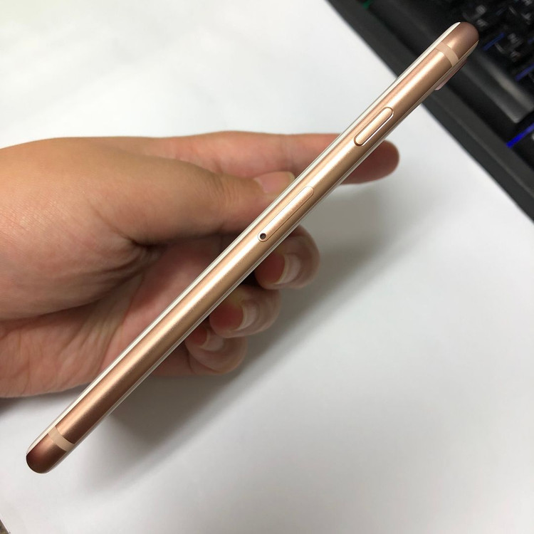 아이폰8 64GB 골드 중고폰 배터리100% 사진폰 인스타 카메라폰 레트로감성 094223 이미지