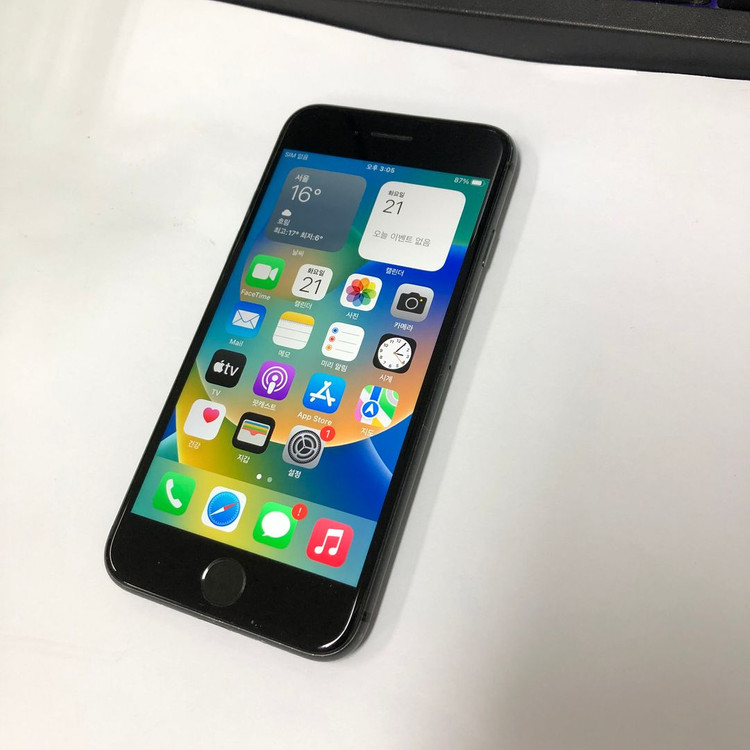 아이폰8 64GB 블랙 중고폰 배터리100% 사진폰 인스타 카메라폰 레트로감성 293151 이미지