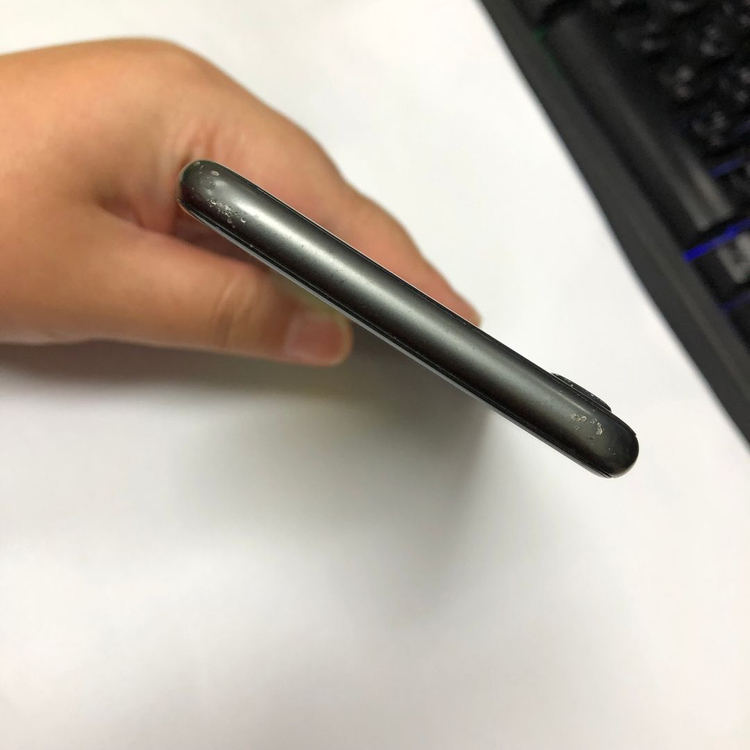 아이폰8 64GB 블랙 중고폰 배터리100% 사진폰 인스타 카메라폰 레트로감성 293151 이미지