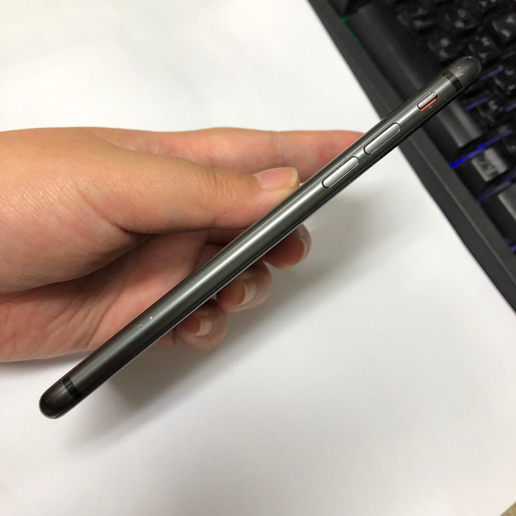 아이폰8 64GB 블랙 중고폰 배터리100% 사진폰 인스타 카메라폰 레트로감성 293151 이미지