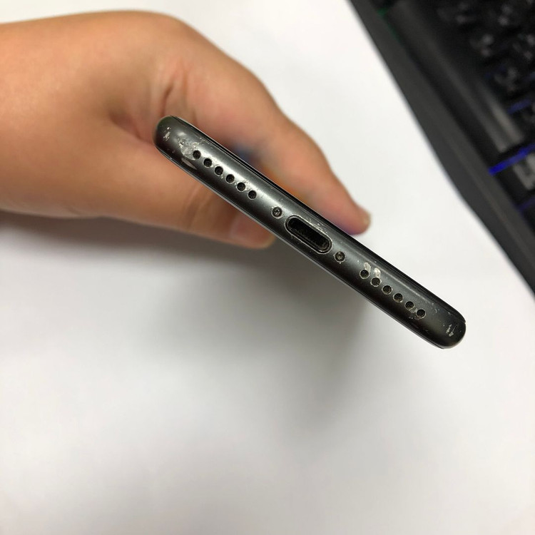 아이폰8 64GB 블랙 중고폰 배터리100% 사진폰 인스타 카메라폰 레트로감성 293151 이미지