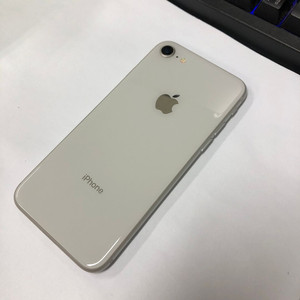 아이폰8 64GB 실버 중고폰 배터리92% 사진폰 인스타 카메라폰 레트로감성 101938 이미지