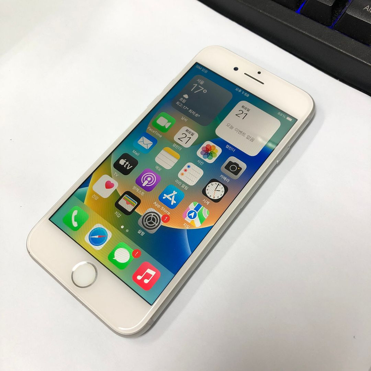 아이폰8 64GB 실버 중고폰 배터리92% 사진폰 인스타 카메라폰 레트로감성 101938 이미지