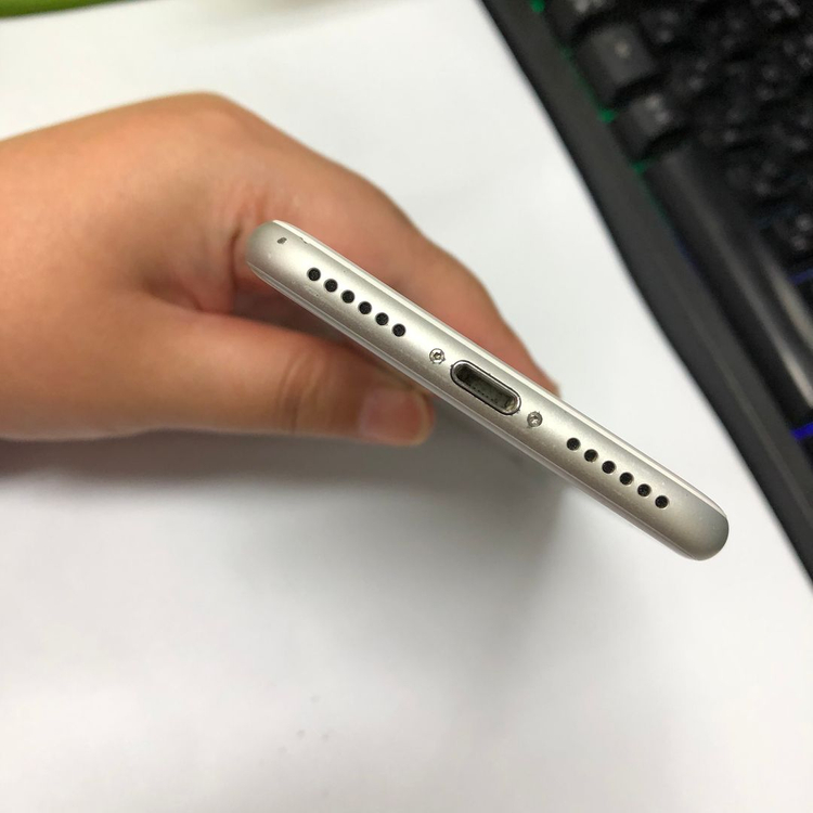 아이폰8 64GB 실버 중고폰 배터리92% 사진폰 인스타 카메라폰 레트로감성 101938 이미지