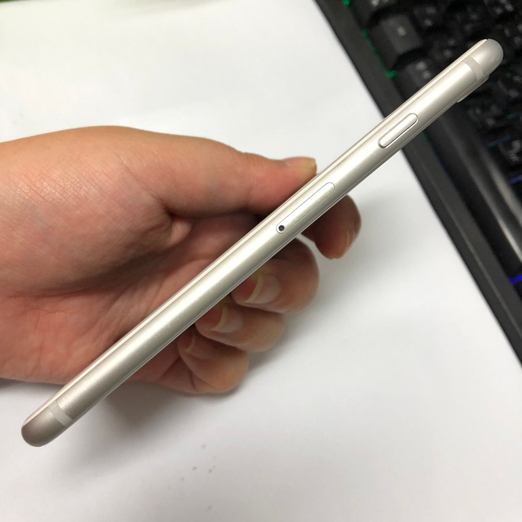 아이폰8 64GB 실버 중고폰 배터리92% 사진폰 인스타 카메라폰 레트로감성 101938 이미지