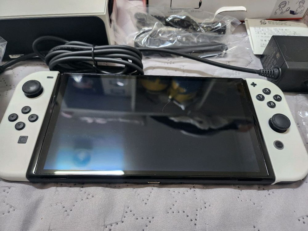 휴대용 게임기 OLED 화이트 이미지