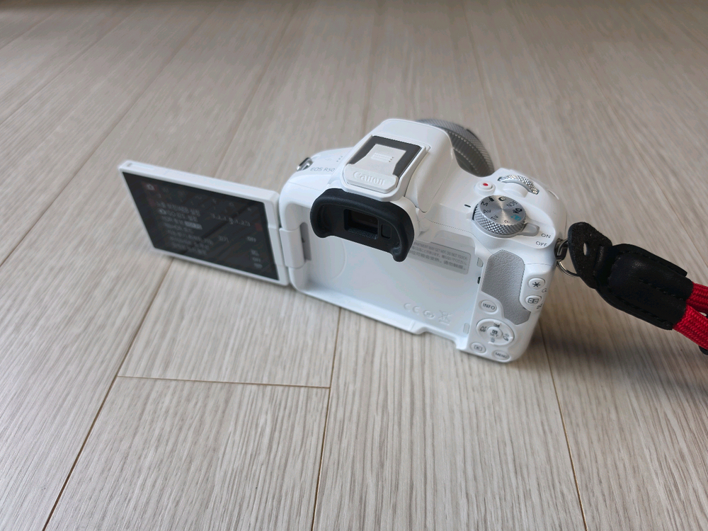 캐논 정품 eos r50 18-45mm 화이트 셋트 판매합니다 이미지