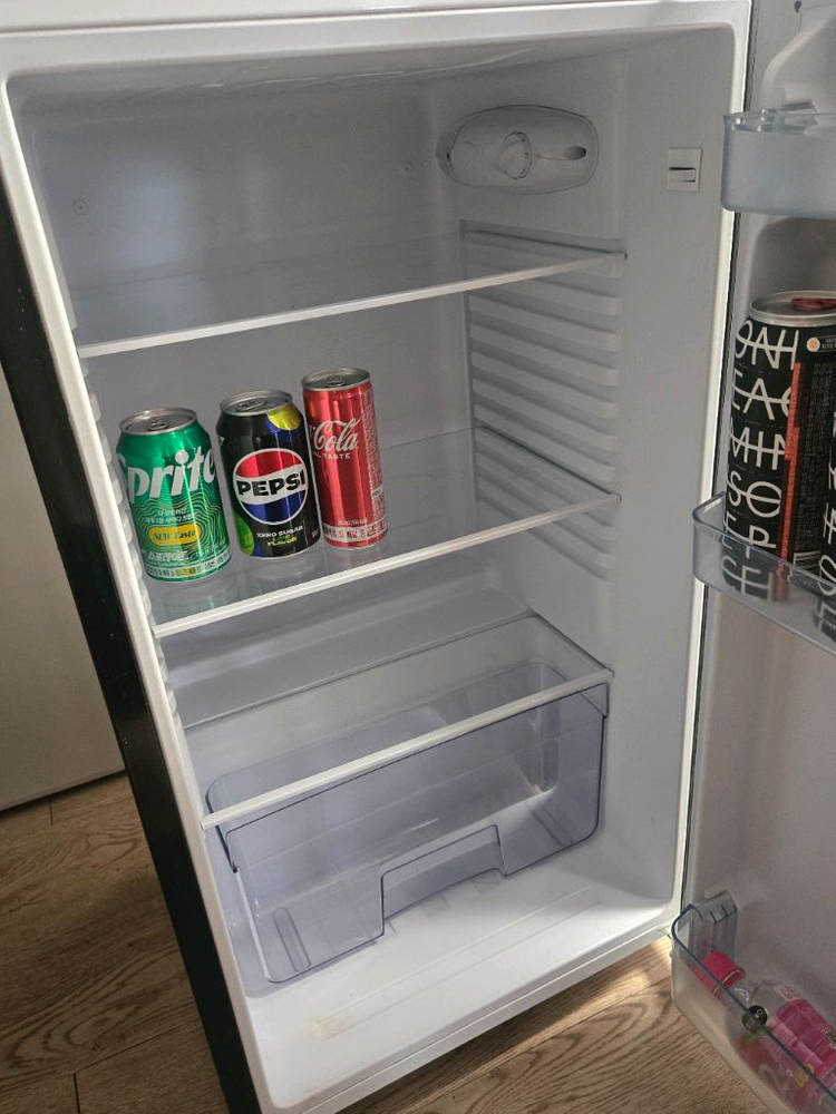 쿠잉 레트로 미니냉장고 이미지