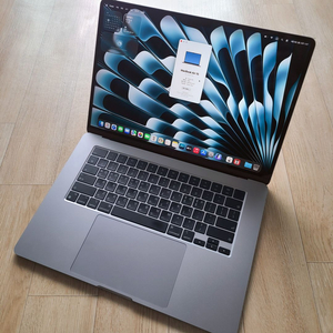 부산 맥북에어M3 15인치 2024년형 배터리98% 팝니다. 이미지