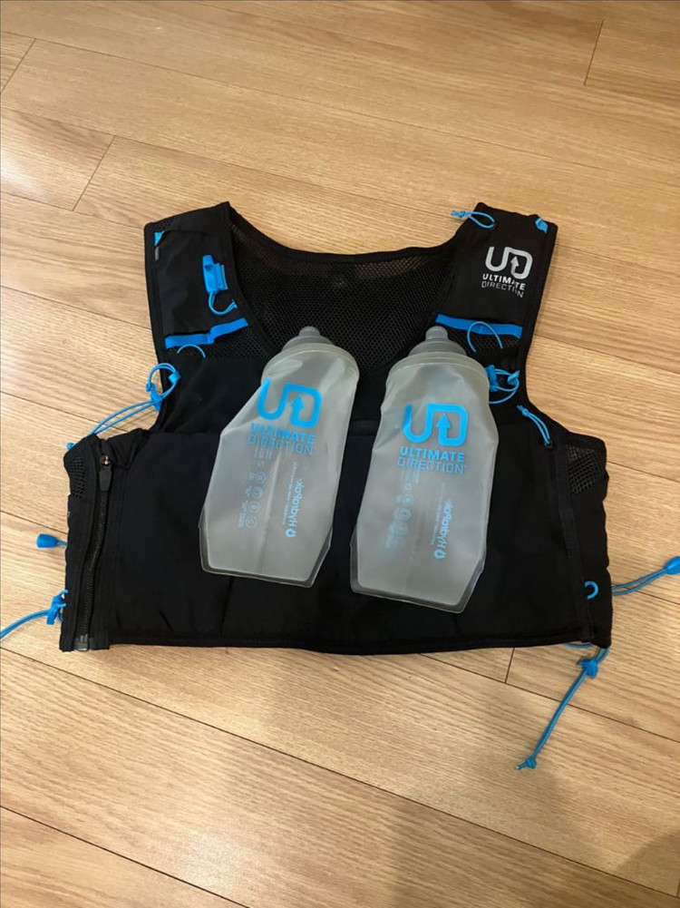 얼티밋 디렉션 트레일러닝 베스트 M 판매합니다. 이미지