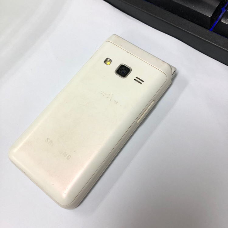 .갤럭시폴더2 32GB 화이트 중고폰 공신폰 서브폰 공부폰 효도폰 자녀폰 202285 이미지