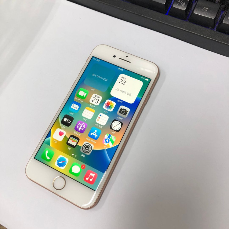 아이폰8 256GB 골드 중고폰 배터리100% 인스타 사진폰 레트로감성 카메라폰 212846 이미지