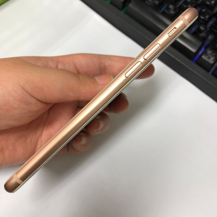 아이폰8 256GB 골드 중고폰 배터리100% 인스타 사진폰 레트로감성 카메라폰 212846 이미지