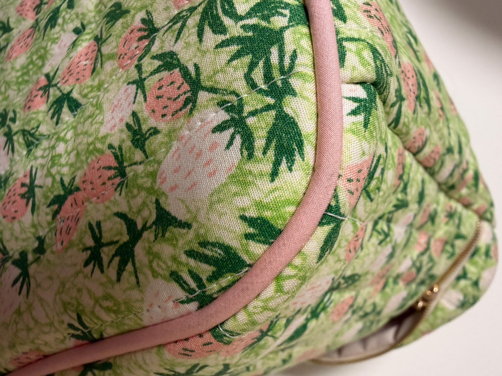 프레젠트프로젝트 드로잉딸기 콜다백 이미지