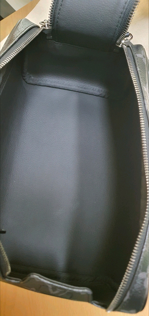 루이비통 돕키트 이클립스 클러치백/파우치백 새상품급 정품(감정서O)구찌프라다디올고야드샤넬셀린느보테가생로랑가방 이미지