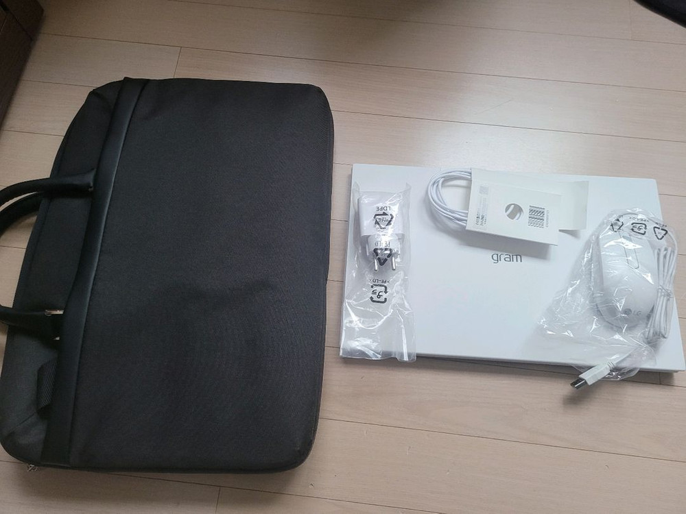15인치 노트북, LG gram, win11 pro 포함, 미사용 이미지