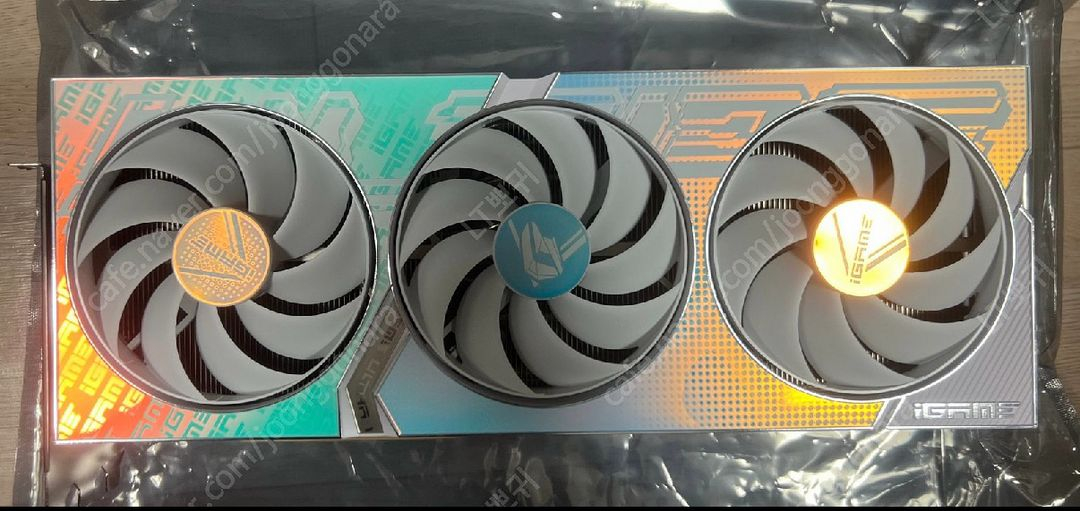 컬러풀 RTX 4080 SUPER ULTRA OC White D6X 16GB / 4080s 이미지