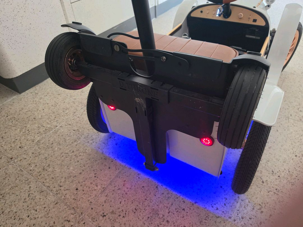 디트로네S 2023년형 화이트 이미지