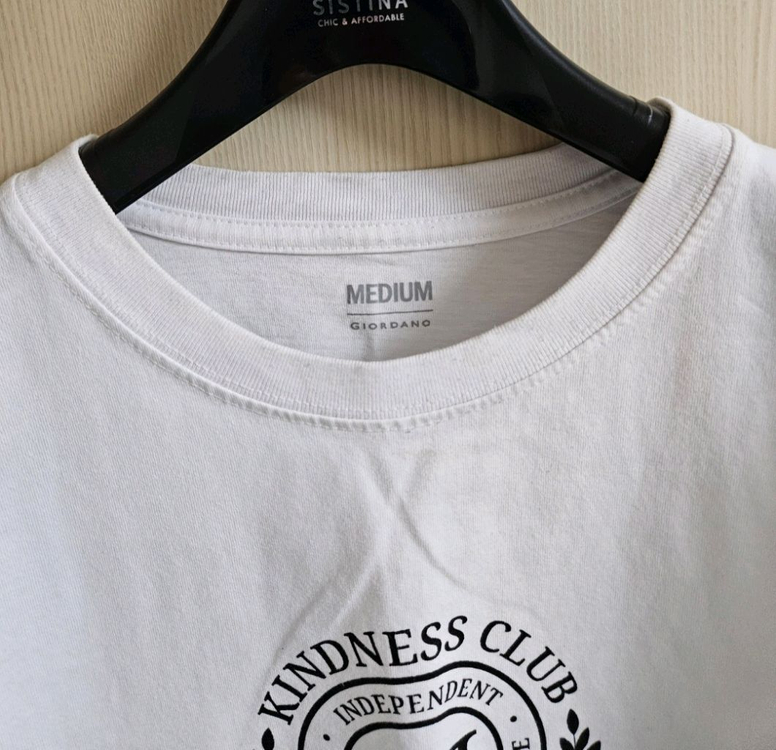 [최저가]지오다노 프린팅 자수 그래픽 디자인 긴팔티셔츠 - 화이트 이미지