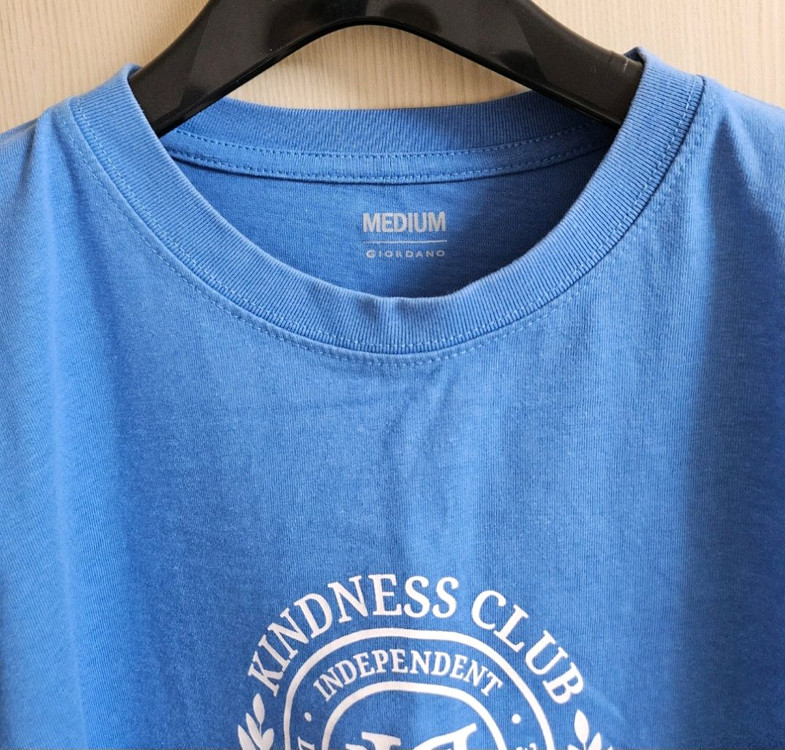 [최저가]지오다노 프린팅 자수 그래픽 디자인 긴팔티셔츠 - 블루 이미지