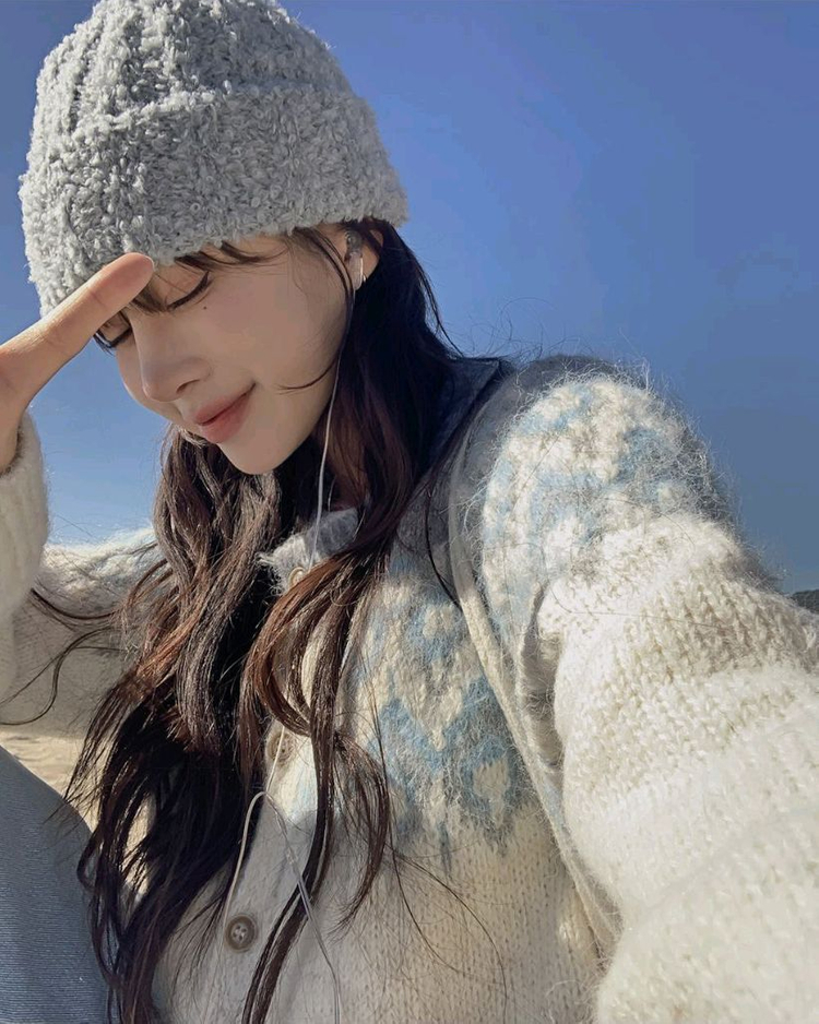 노르딕 라운드넥 니트 가디건 이미지