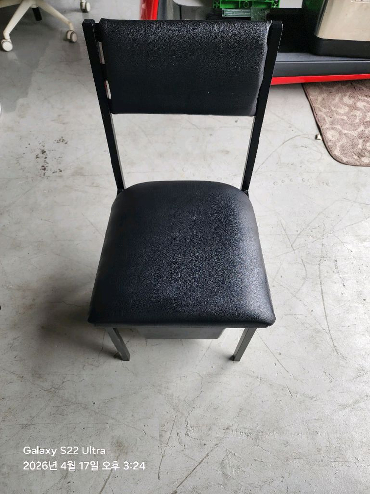 업소용 식탁,옷보관의자 셋트 판매해요 이미지