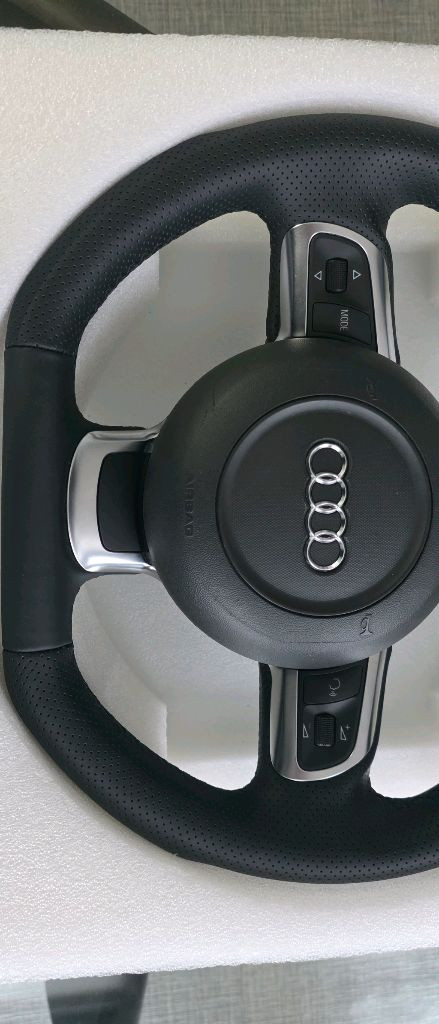 아우디 R8 순정 핸들(순정 에어백 포함) 신품급 이미지
