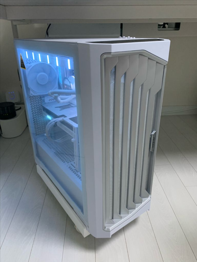 9800X3D/RTX 5080/DDR5 32GB/2TB 고사양게이밍 pc 이미지