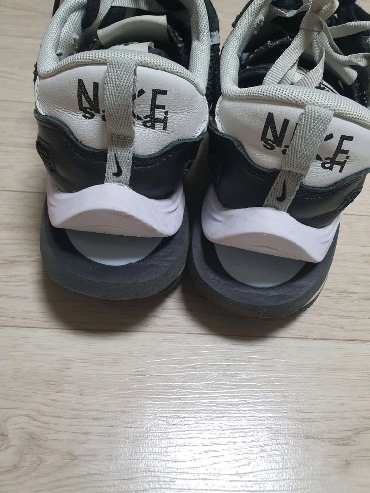 240 나이키 사카이 운동화 스니커즈 신발 240사이즈 완전깨끗해요 이미지