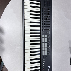 Novation launch key 49 mk2 이미지