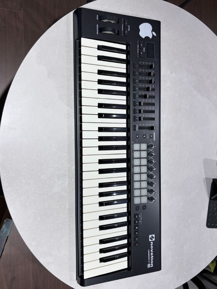 Novation launch key 49 mk2 이미지